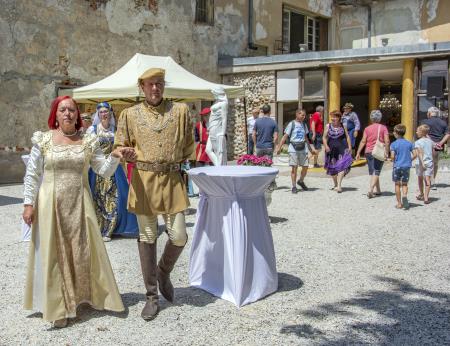 ODPRTJE GRADU DVOR (61)